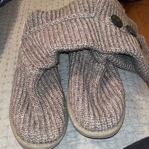 Ugg sweater top boots size 8.